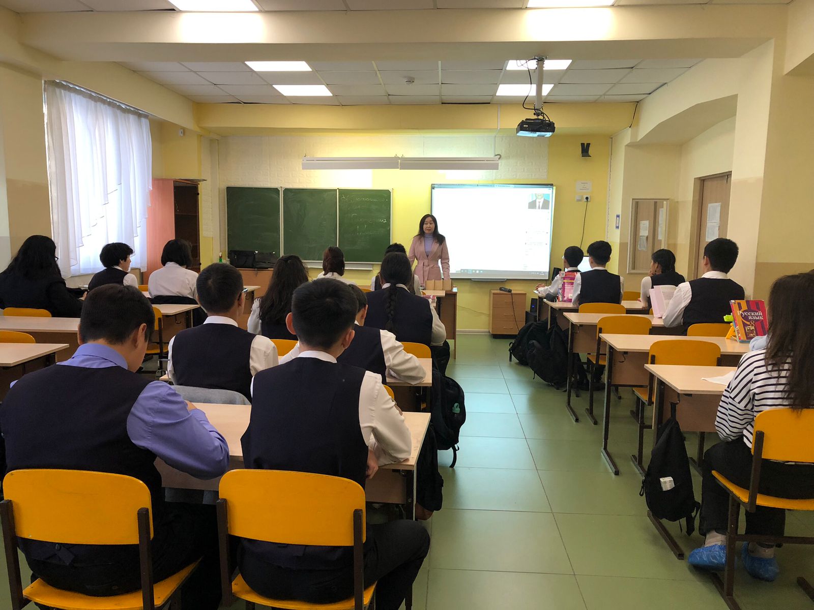 Для учащихся школы №17 проведена викторина по жизни и деятельности Михаила Николаева