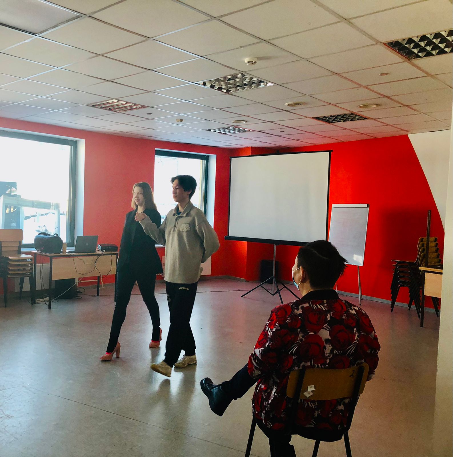 Для старшеклассников СОШ №21 проведён мастер-класс по дефиле