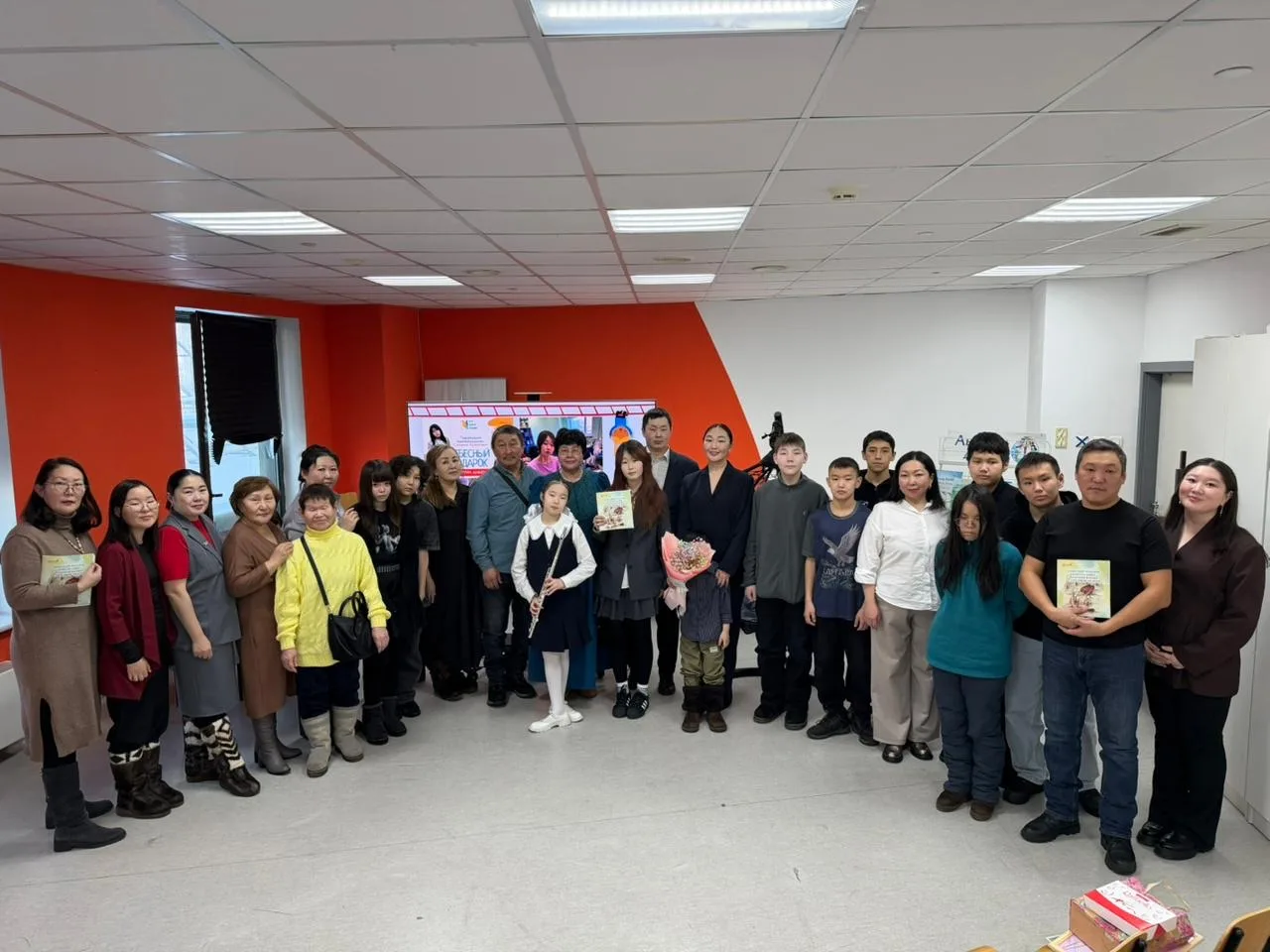 Состоялась презентация иллюстрированной книги юкагирской народной сказки «Хуруун анил» («Небесный подарок»)