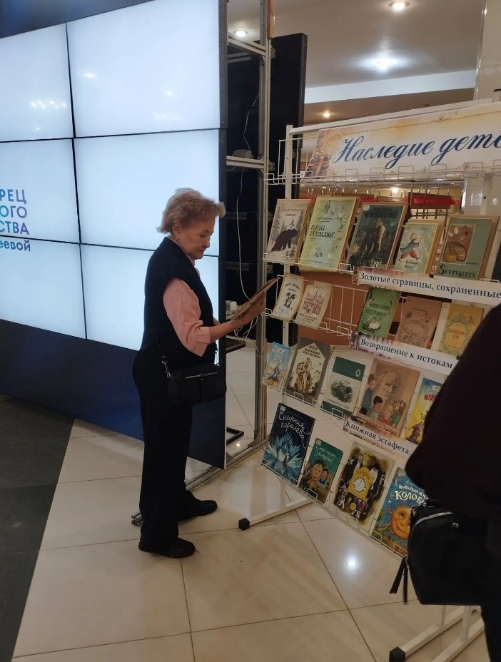 В Доме дружбы народов им. А.Е. Кулаковского состоялась уникальная книжная выставка «Наследие детской литературы»